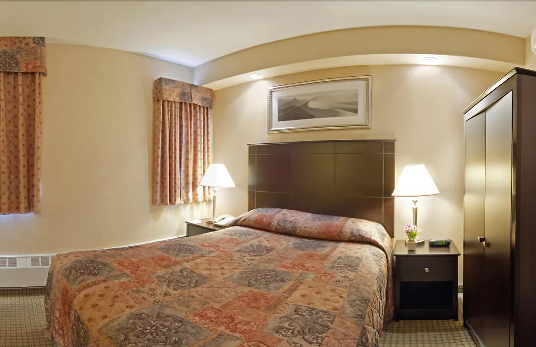 Econo Lodge Inn & Suites Downtown-1